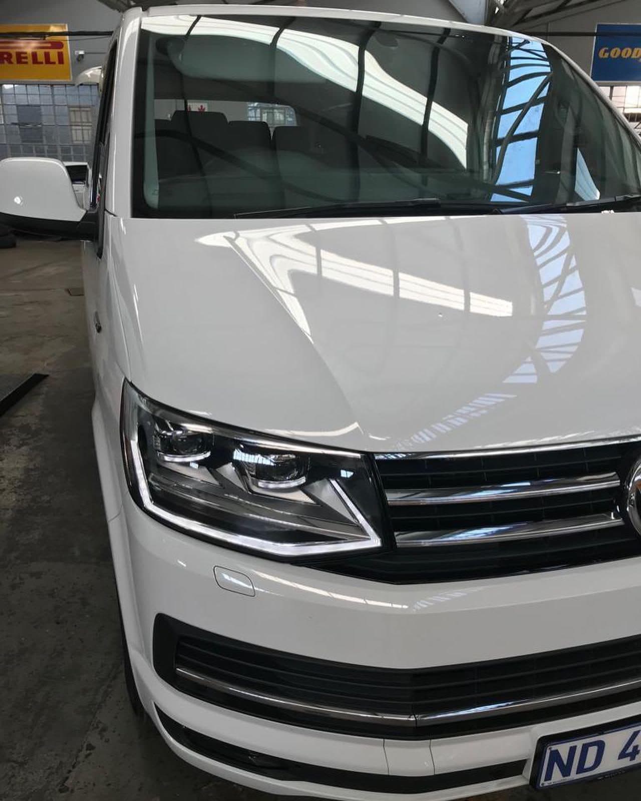 Front view of a premium shuttle in the Kuhle travel fleet