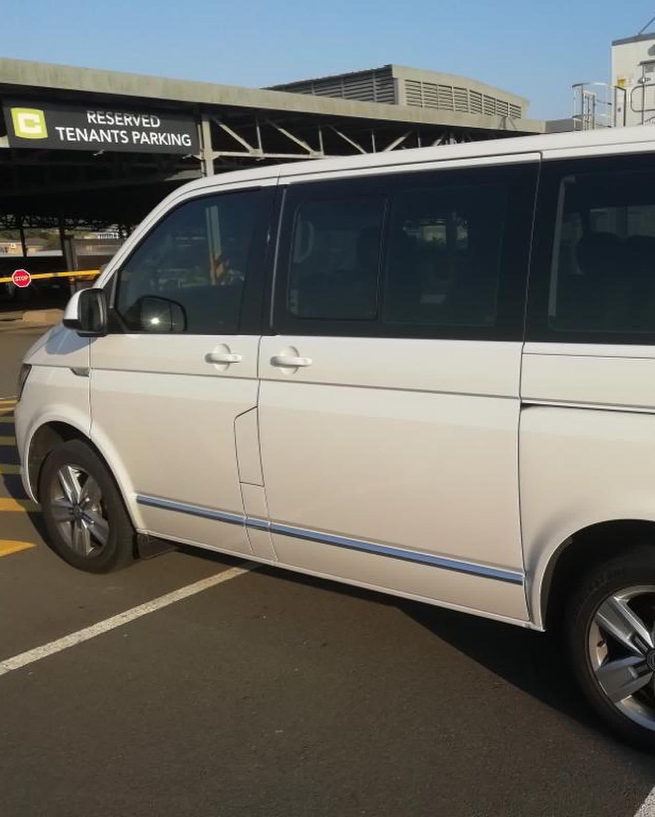 Premium white shuttle from the Kuhle travel fleet